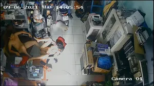 Vợ yêu ông xã nắc nhau trong của cặc máy tính