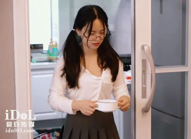 Bé xinh về quê ăn tết bị bố dượng quan hệ vì càng lớn càng ngon